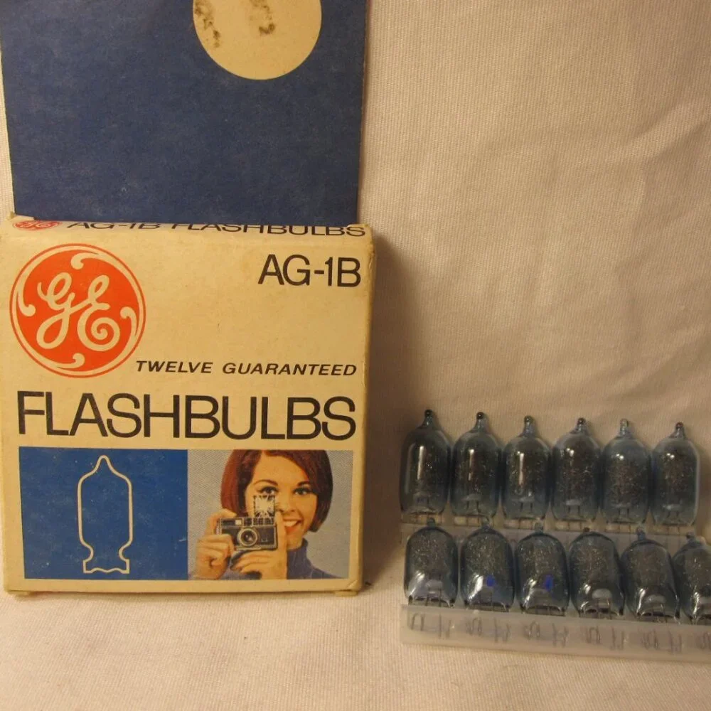 vintage GE AG-1B Flashbulbs 12-pack- complete box, unburnt